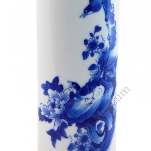 1020   A  Jia-Qing B&W porcelain paper weight 